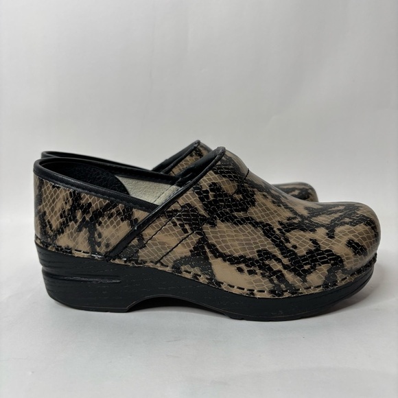Dansko Snake Skin Print Clogs size 36 - Picture 4 of 12